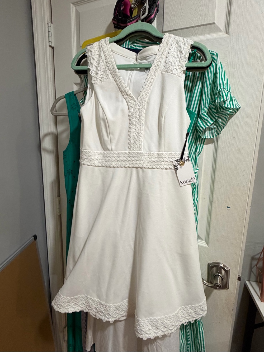 Kensie White Sleeveless Lace-Trim V-Neck A-Line Dress 👗